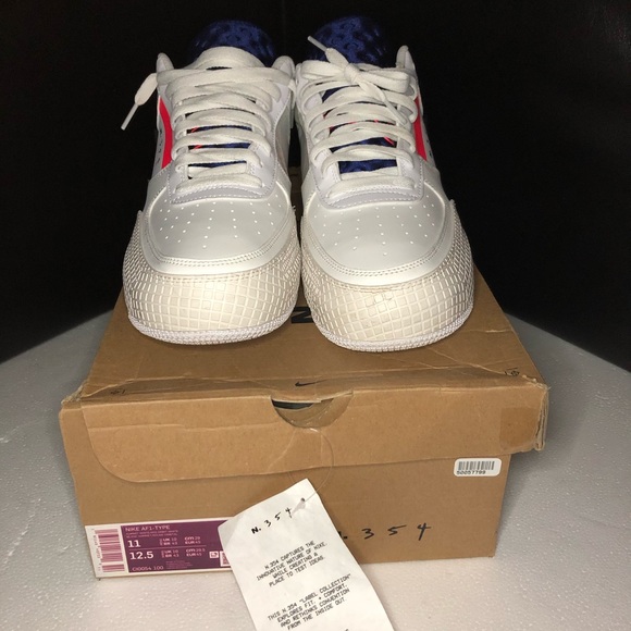 Air Force 1 - Picture 1 of 7